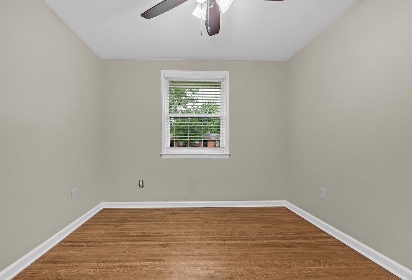 Spare room with dark wood-style floors and ceiling fan