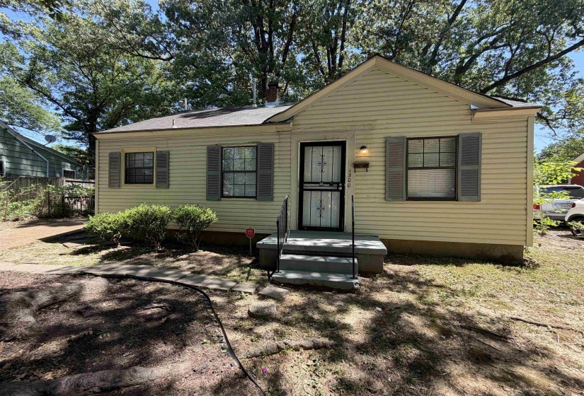 1300 ROBIN HOOD LN, Memphis, Tennessee 38111, 2 Bedrooms Bedrooms, 5 Rooms Rooms,1 BathroomBathrooms,Rental Properties,For Sale,ROBIN HOOD,10219695