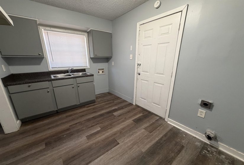 1300 ROBIN HOOD LN, Memphis, Tennessee 38111, 2 Bedrooms Bedrooms, 5 Rooms Rooms,1 BathroomBathrooms,Rental Properties,For Sale,ROBIN HOOD,10219695