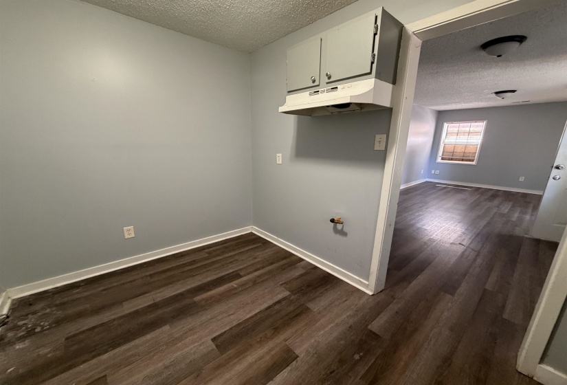 1300 ROBIN HOOD LN, Memphis, Tennessee 38111, 2 Bedrooms Bedrooms, 5 Rooms Rooms,1 BathroomBathrooms,Rental Properties,For Sale,ROBIN HOOD,10219695