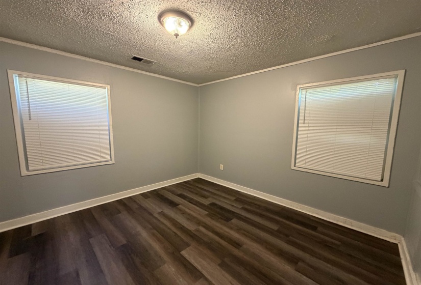 1300 ROBIN HOOD LN, Memphis, Tennessee 38111, 2 Bedrooms Bedrooms, 5 Rooms Rooms,1 BathroomBathrooms,Rental Properties,For Sale,ROBIN HOOD,10219695