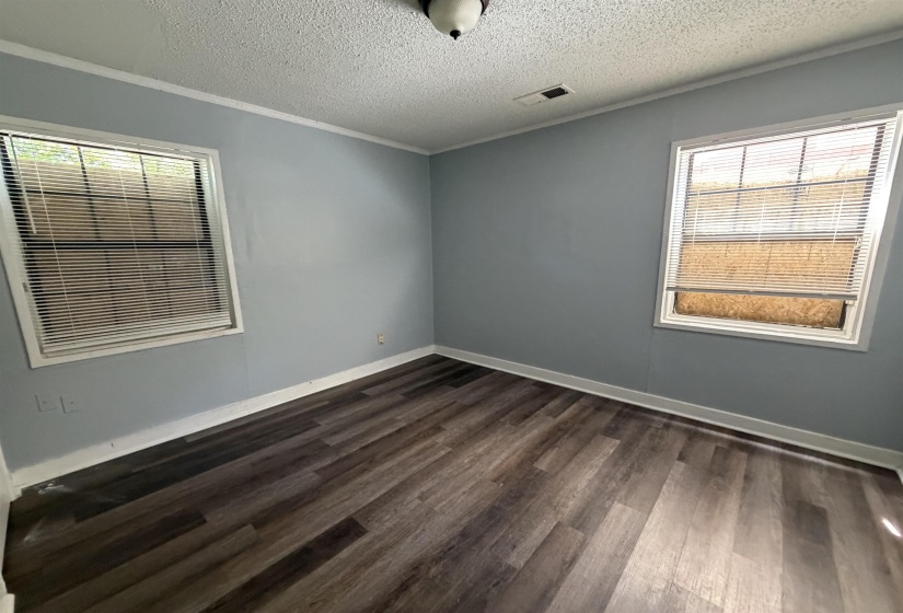 1300 ROBIN HOOD LN, Memphis, Tennessee 38111, 2 Bedrooms Bedrooms, 5 Rooms Rooms,1 BathroomBathrooms,Rental Properties,For Sale,ROBIN HOOD,10219695