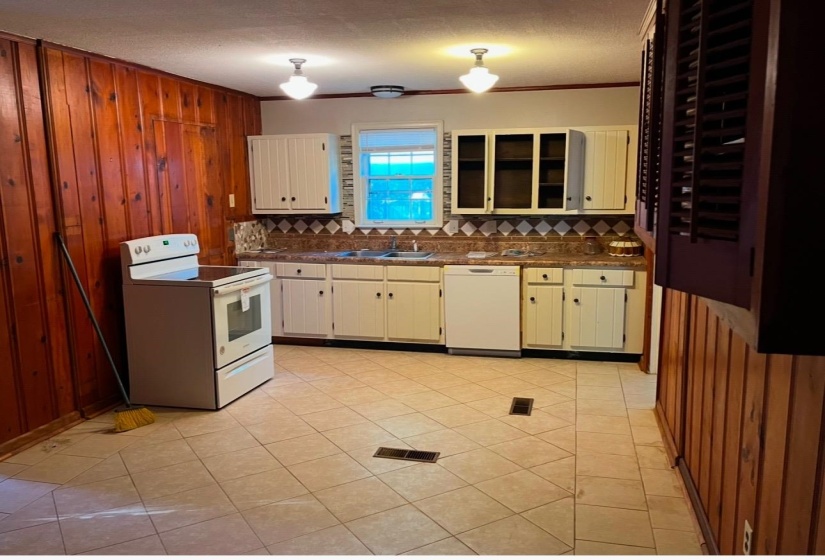 779 INDIAN DR, Memphis, Tennessee 38122, 2 Bedrooms Bedrooms, 6 Rooms Rooms,1 BathroomBathrooms,Rental Properties,For Sale,INDIAN,10219700
