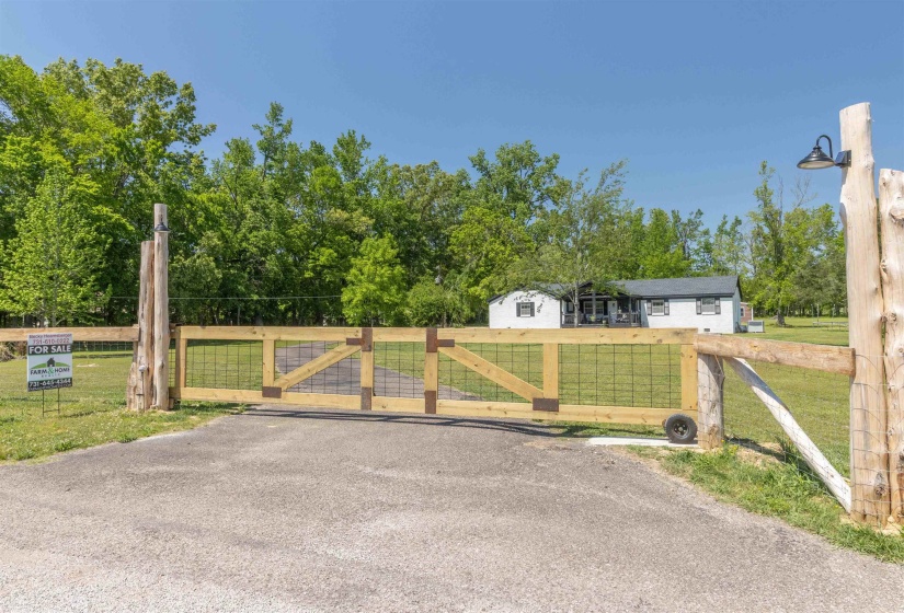 268 TAYLOR RD, Michie, Tennessee 38357, 3 Bedrooms Bedrooms, 8 Rooms Rooms,1.1 BathroomsBathrooms,Residential,For Sale,TAYLOR,10219703