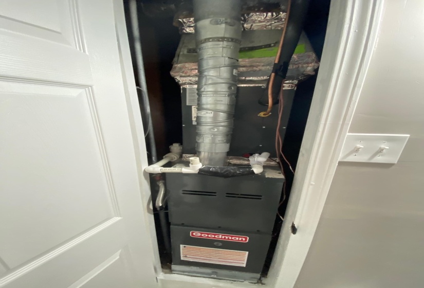 516 JEANNE DR, Memphis, Tennessee 38109, 3 Bedrooms Bedrooms, 6 Rooms Rooms,1 BathroomBathrooms,Residential,For Sale,JEANNE,10219710