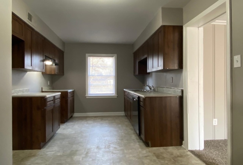 516 JEANNE DR, Memphis, Tennessee 38109, 3 Bedrooms Bedrooms, 6 Rooms Rooms,1 BathroomBathrooms,Residential,For Sale,JEANNE,10219710