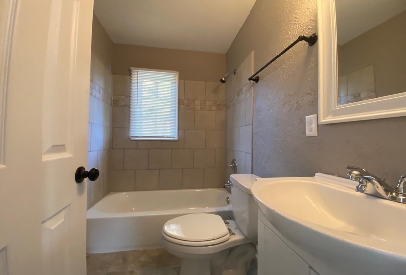 516 JEANNE DR, Memphis, Tennessee 38109, 3 Bedrooms Bedrooms, 6 Rooms Rooms,1 BathroomBathrooms,Residential,For Sale,JEANNE,10219710