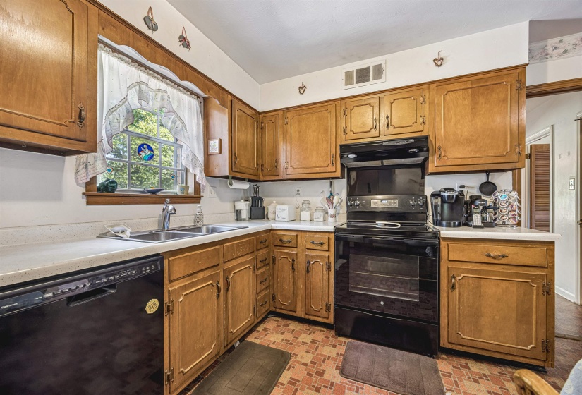 5132 STEUBEN DR, Memphis, Tennessee 38134, 4 Bedrooms Bedrooms, 8 Rooms Rooms,2.1 BathroomsBathrooms,Residential,For Sale,STEUBEN,10219711