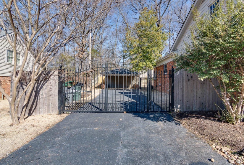 5264 ANGELA ST, Memphis, Tennessee 38120, 3 Bedrooms Bedrooms, 8 Rooms Rooms,2 BathroomsBathrooms,Residential,For Sale,ANGELA,10219715