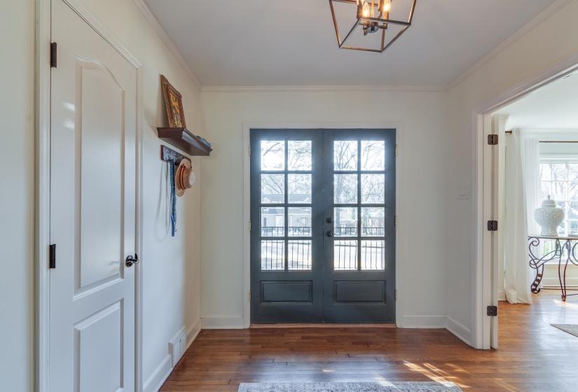 5264 ANGELA ST, Memphis, Tennessee 38120, 3 Bedrooms Bedrooms, 8 Rooms Rooms,2 BathroomsBathrooms,Residential,For Sale,ANGELA,10219715