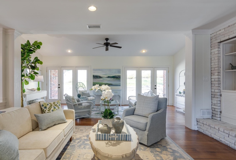 5264 ANGELA ST, Memphis, Tennessee 38120, 3 Bedrooms Bedrooms, 8 Rooms Rooms,2 BathroomsBathrooms,Residential,For Sale,ANGELA,10219715