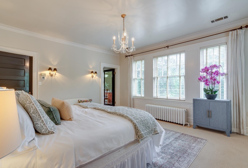 2221 POPLAR AVE, Memphis, Tennessee 38104, 5 Bedrooms Bedrooms, 12 Rooms Rooms,4.3 BathroomsBathrooms,Residential,For Sale,POPLAR,10219716