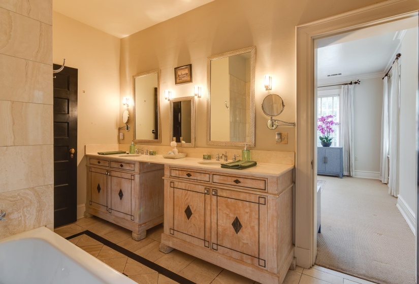 2221 POPLAR AVE, Memphis, Tennessee 38104, 5 Bedrooms Bedrooms, 12 Rooms Rooms,4.3 BathroomsBathrooms,Residential,For Sale,POPLAR,10219716