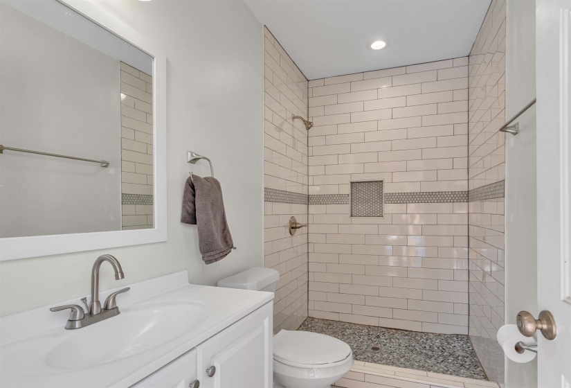 185 ALEXANDER ST, Memphis, Tennessee 38111, 4 Bedrooms Bedrooms, 8 Rooms Rooms,3.1 BathroomsBathrooms,Rental Properties,For Sale,ALEXANDER,10219747
