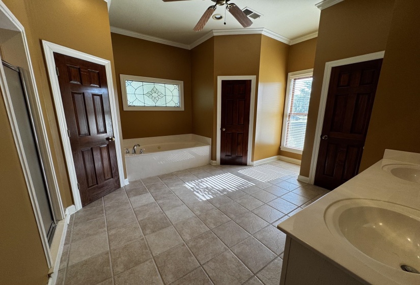 439 MCLILLIE LN, Covington, Tennessee 38019, 5 Bedrooms Bedrooms, 10 Rooms Rooms,4.1 BathroomsBathrooms,Residential,For Sale,MCLILLIE,10219759