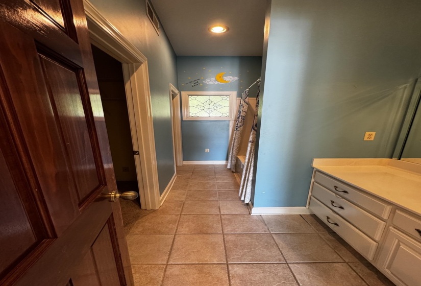 439 MCLILLIE LN, Covington, Tennessee 38019, 5 Bedrooms Bedrooms, 10 Rooms Rooms,4.1 BathroomsBathrooms,Residential,For Sale,MCLILLIE,10219759
