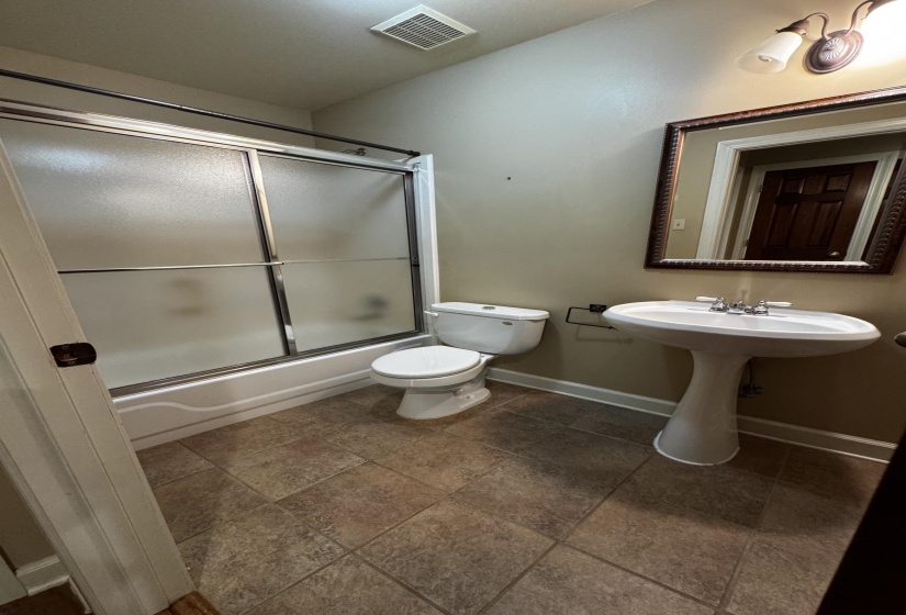 439 MCLILLIE LN, Covington, Tennessee 38019, 5 Bedrooms Bedrooms, 10 Rooms Rooms,4.1 BathroomsBathrooms,Residential,For Sale,MCLILLIE,10219759