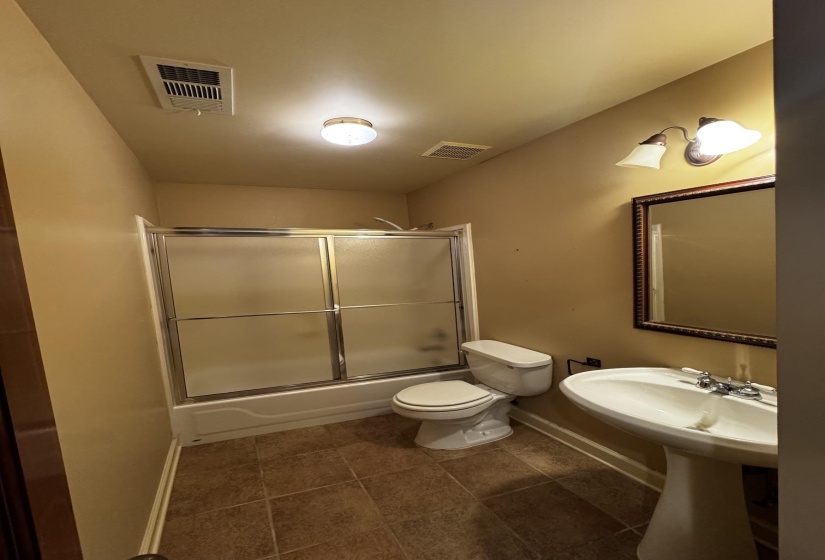 439 MCLILLIE LN, Covington, Tennessee 38019, 5 Bedrooms Bedrooms, 10 Rooms Rooms,4.1 BathroomsBathrooms,Residential,For Sale,MCLILLIE,10219759