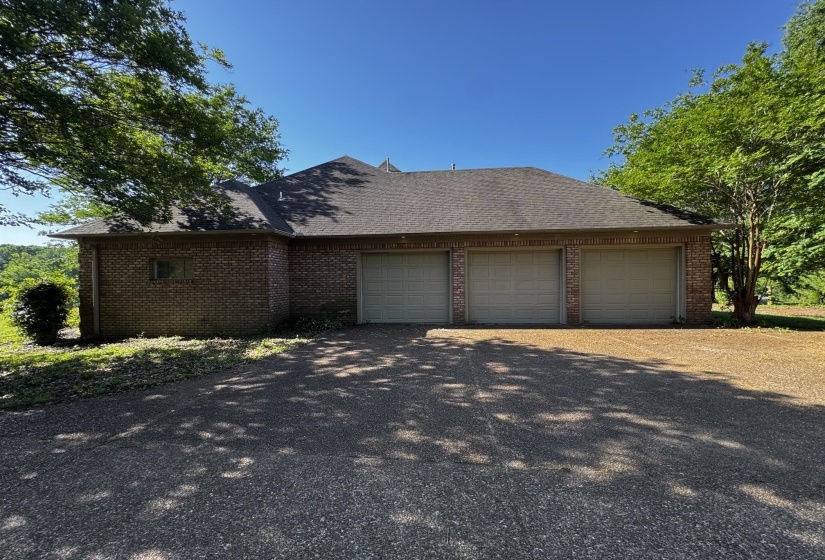 439 MCLILLIE LN, Covington, Tennessee 38019, 5 Bedrooms Bedrooms, 10 Rooms Rooms,4.1 BathroomsBathrooms,Residential,For Sale,MCLILLIE,10219759