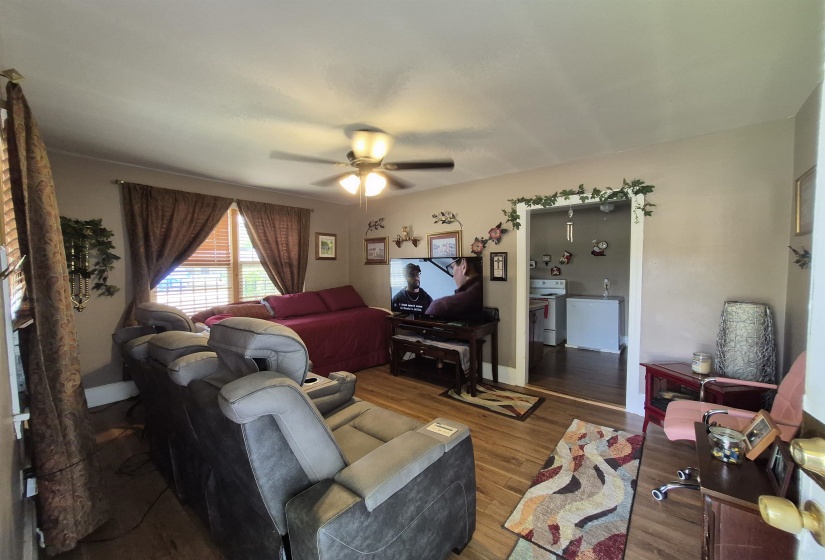1327 PEACH AVE, Memphis, Tennessee 38104, 1 Bedroom Bedrooms, ,1 BathroomBathrooms,Duplexes,For Sale,PEACH,10219779