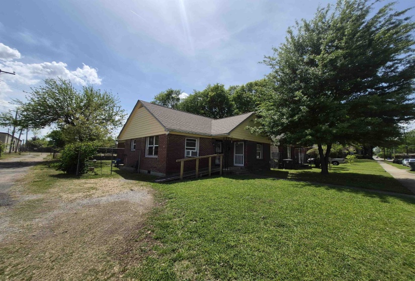 1327 PEACH AVE, Memphis, Tennessee 38104, 1 Bedroom Bedrooms, ,1 BathroomBathrooms,Duplexes,For Sale,PEACH,10219779