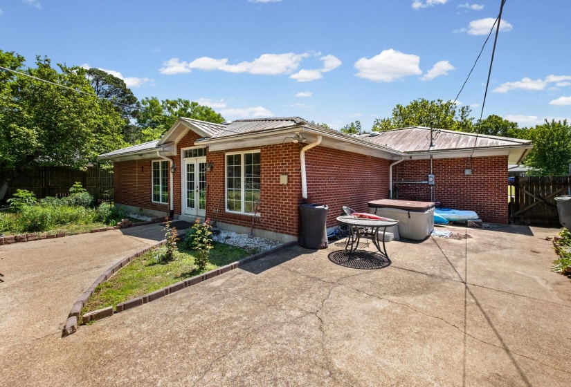4108 HILLDALE AVE, Memphis, Tennessee 38117, 3 Bedrooms Bedrooms, 7 Rooms Rooms,2 BathroomsBathrooms,Residential,For Sale,HILLDALE,10219770