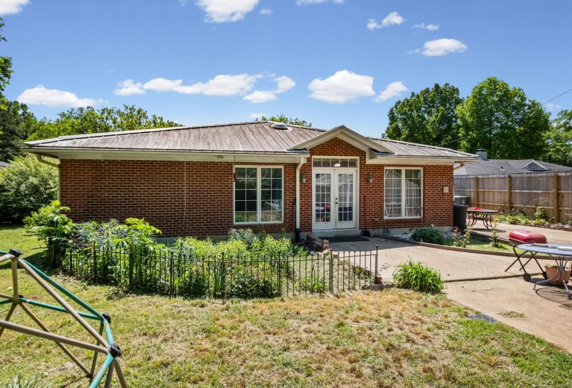 4108 HILLDALE AVE, Memphis, Tennessee 38117, 3 Bedrooms Bedrooms, 7 Rooms Rooms,2 BathroomsBathrooms,Residential,For Sale,HILLDALE,10219770