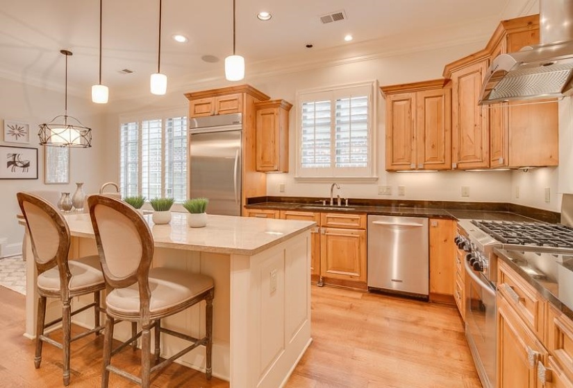 884 DRAKE MANOR CV, Memphis, Tennessee 38117, 4 Bedrooms Bedrooms, 9 Rooms Rooms,3.1 BathroomsBathrooms,Residential,For Sale,DRAKE MANOR,10219777