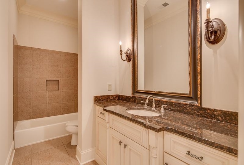 884 DRAKE MANOR CV, Memphis, Tennessee 38117, 4 Bedrooms Bedrooms, 9 Rooms Rooms,3.1 BathroomsBathrooms,Residential,For Sale,DRAKE MANOR,10219777