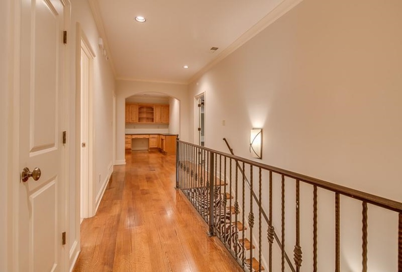 884 DRAKE MANOR CV, Memphis, Tennessee 38117, 4 Bedrooms Bedrooms, 9 Rooms Rooms,3.1 BathroomsBathrooms,Residential,For Sale,DRAKE MANOR,10219777