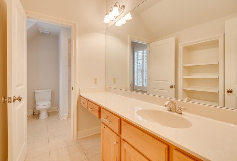 884 DRAKE MANOR CV, Memphis, Tennessee 38117, 4 Bedrooms Bedrooms, 9 Rooms Rooms,3.1 BathroomsBathrooms,Residential,For Sale,DRAKE MANOR,10219777
