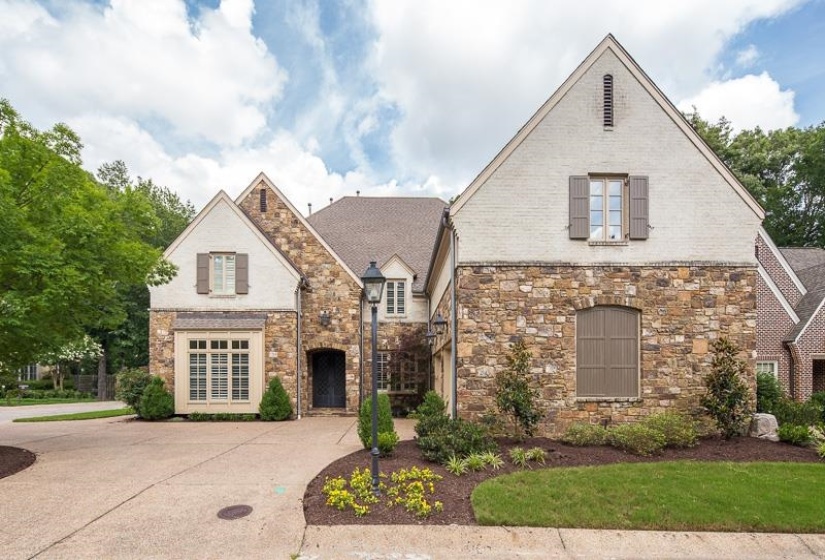 884 DRAKE MANOR CV, Memphis, Tennessee 38117, 4 Bedrooms Bedrooms, 9 Rooms Rooms,3.1 BathroomsBathrooms,Residential,For Sale,DRAKE MANOR,10219777