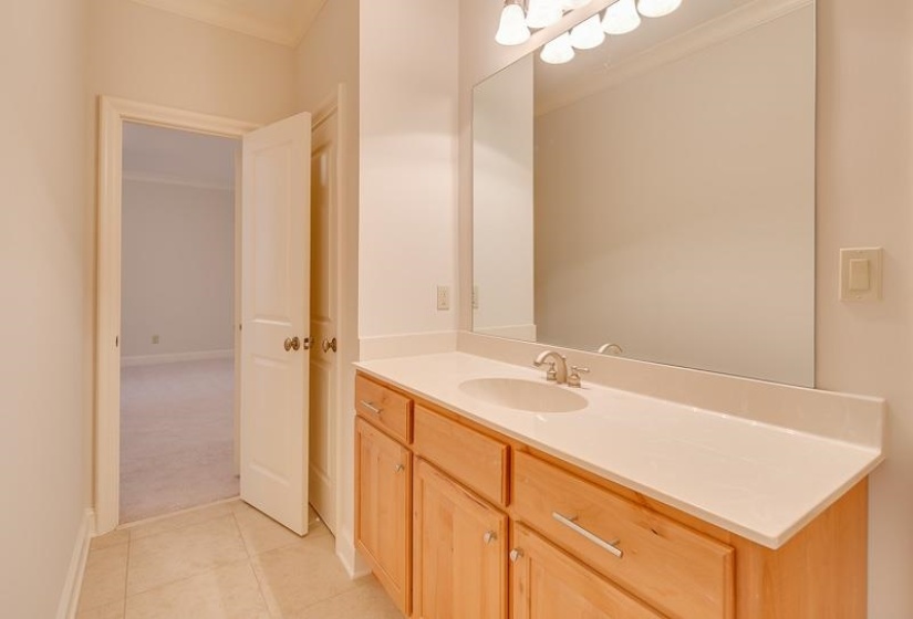 884 DRAKE MANOR CV, Memphis, Tennessee 38117, 4 Bedrooms Bedrooms, 9 Rooms Rooms,3.1 BathroomsBathrooms,Residential,For Sale,DRAKE MANOR,10219777
