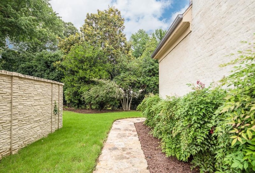 884 DRAKE MANOR CV, Memphis, Tennessee 38117, 4 Bedrooms Bedrooms, 9 Rooms Rooms,3.1 BathroomsBathrooms,Residential,For Sale,DRAKE MANOR,10219777
