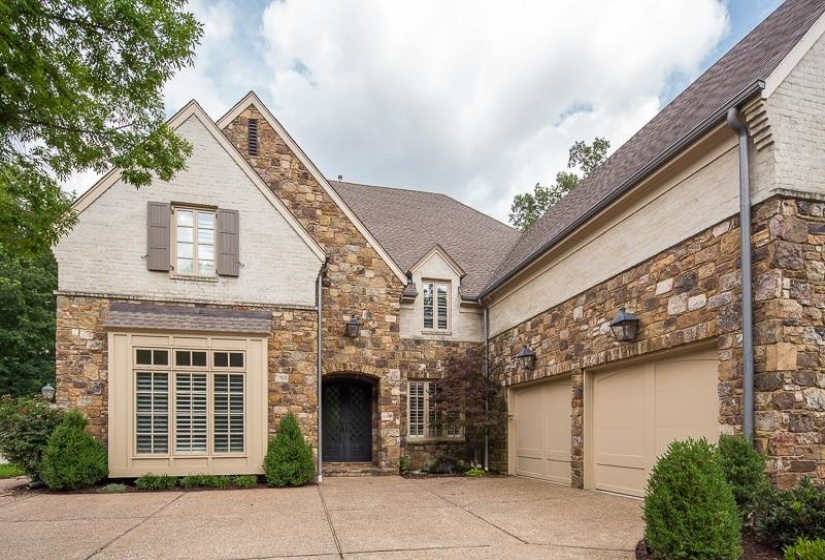 884 DRAKE MANOR CV, Memphis, Tennessee 38117, 4 Bedrooms Bedrooms, 9 Rooms Rooms,3.1 BathroomsBathrooms,Residential,For Sale,DRAKE MANOR,10219777