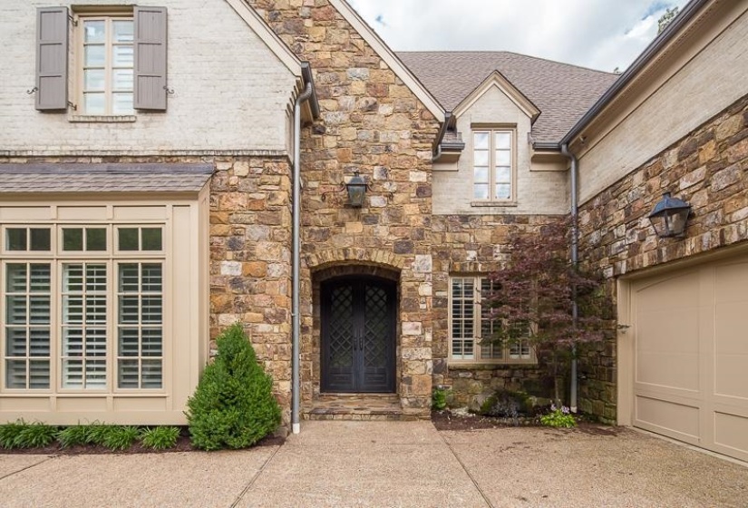 884 DRAKE MANOR CV, Memphis, Tennessee 38117, 4 Bedrooms Bedrooms, 9 Rooms Rooms,3.1 BathroomsBathrooms,Residential,For Sale,DRAKE MANOR,10219777