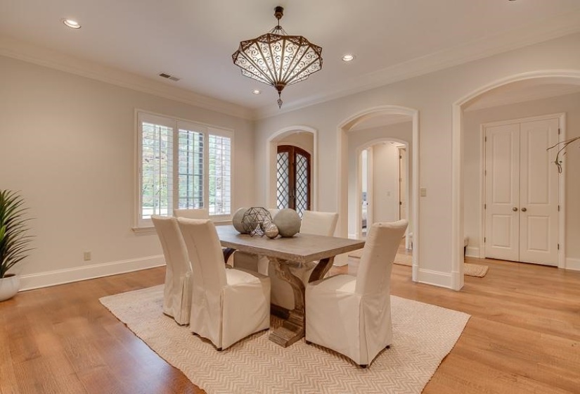 884 DRAKE MANOR CV, Memphis, Tennessee 38117, 4 Bedrooms Bedrooms, 9 Rooms Rooms,3.1 BathroomsBathrooms,Residential,For Sale,DRAKE MANOR,10219777