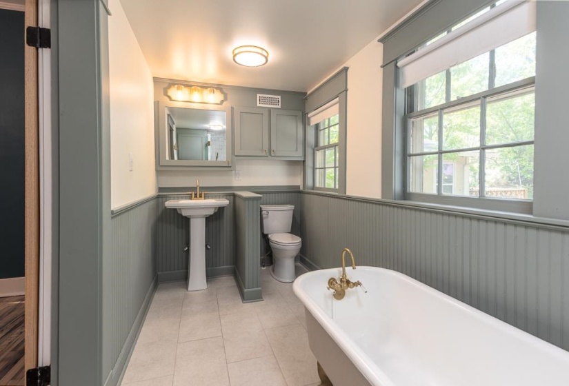 119 FENWICK DR, Memphis, Tennessee 38111, 3 Bedrooms Bedrooms, 6 Rooms Rooms,2 BathroomsBathrooms,Residential,For Sale,FENWICK,10219782