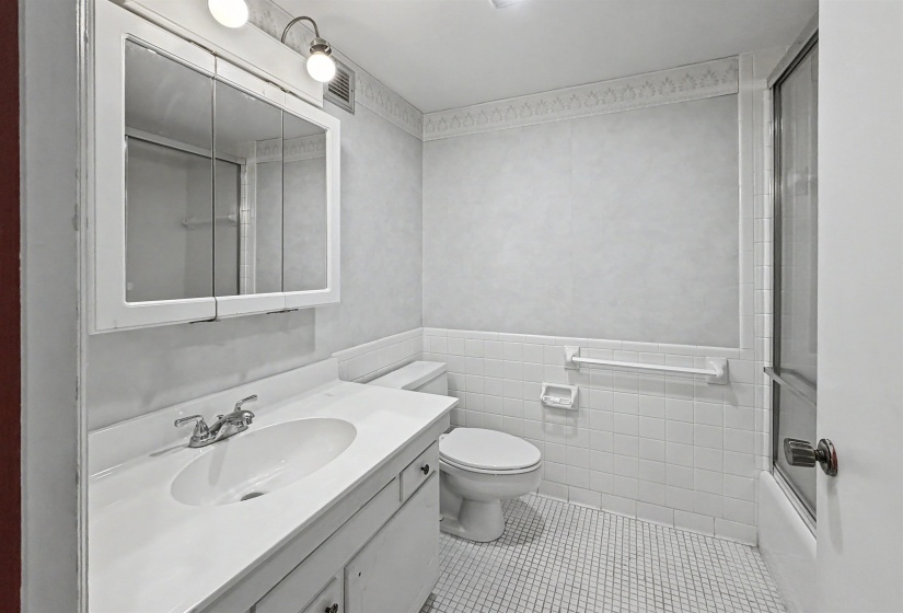 475 HIGHLAND ST, Memphis, Tennessee 38122, 2 Bedrooms Bedrooms, 4 Rooms Rooms,2 BathroomsBathrooms,Residential,For Sale,HIGHLAND,10219783