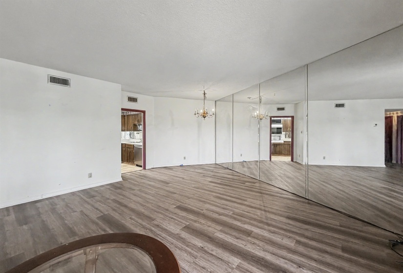 475 HIGHLAND ST, Memphis, Tennessee 38122, 2 Bedrooms Bedrooms, 4 Rooms Rooms,2 BathroomsBathrooms,Residential,For Sale,HIGHLAND,10219783