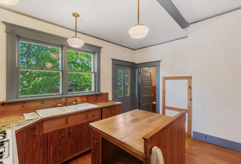1662 FOREST AVE, Memphis, Tennessee 38112, 4 Bedrooms Bedrooms, 10 Rooms Rooms,2.1 BathroomsBathrooms,Residential,For Sale,FOREST,10219785