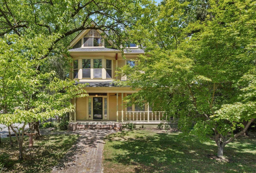 1662 FOREST AVE, Memphis, Tennessee 38112, 4 Bedrooms Bedrooms, 10 Rooms Rooms,2.1 BathroomsBathrooms,Residential,For Sale,FOREST,10219785