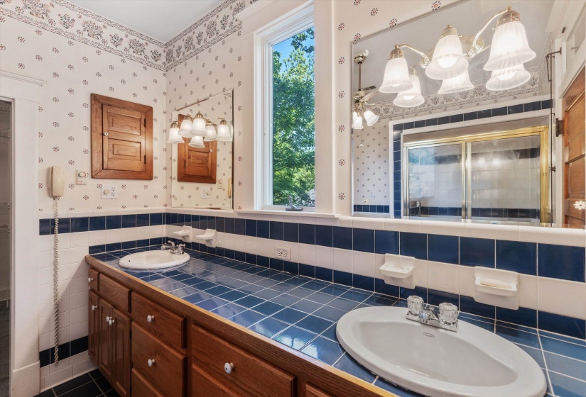 1662 FOREST AVE, Memphis, Tennessee 38112, 4 Bedrooms Bedrooms, 10 Rooms Rooms,2.1 BathroomsBathrooms,Residential,For Sale,FOREST,10219785
