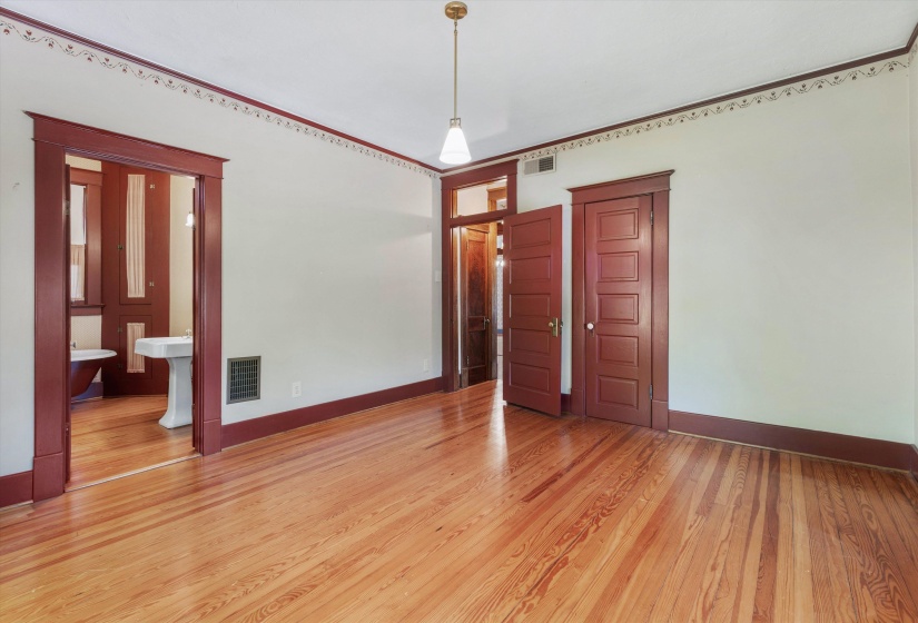 1662 FOREST AVE, Memphis, Tennessee 38112, 4 Bedrooms Bedrooms, 10 Rooms Rooms,2.1 BathroomsBathrooms,Residential,For Sale,FOREST,10219785