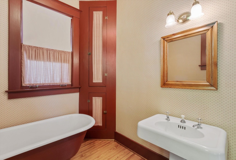 1662 FOREST AVE, Memphis, Tennessee 38112, 4 Bedrooms Bedrooms, 10 Rooms Rooms,2.1 BathroomsBathrooms,Residential,For Sale,FOREST,10219785