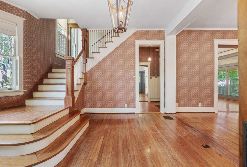 1662 FOREST AVE, Memphis, Tennessee 38112, 4 Bedrooms Bedrooms, 10 Rooms Rooms,2.1 BathroomsBathrooms,Residential,For Sale,FOREST,10219785