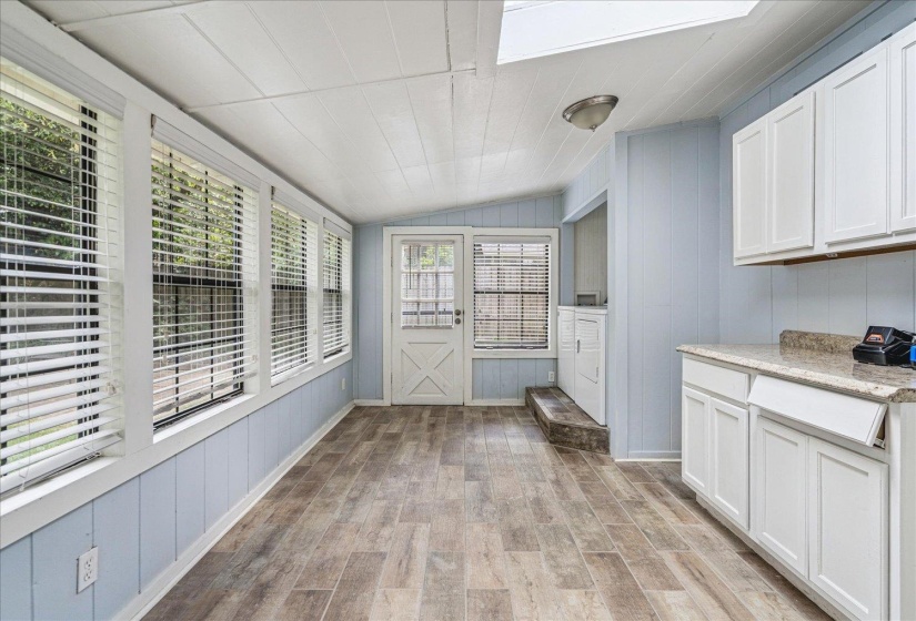 1583 VANCE AVE, Memphis, Tennessee 38104, 3 Bedrooms Bedrooms, 8 Rooms Rooms,2 BathroomsBathrooms,Residential,For Sale,VANCE,10219789