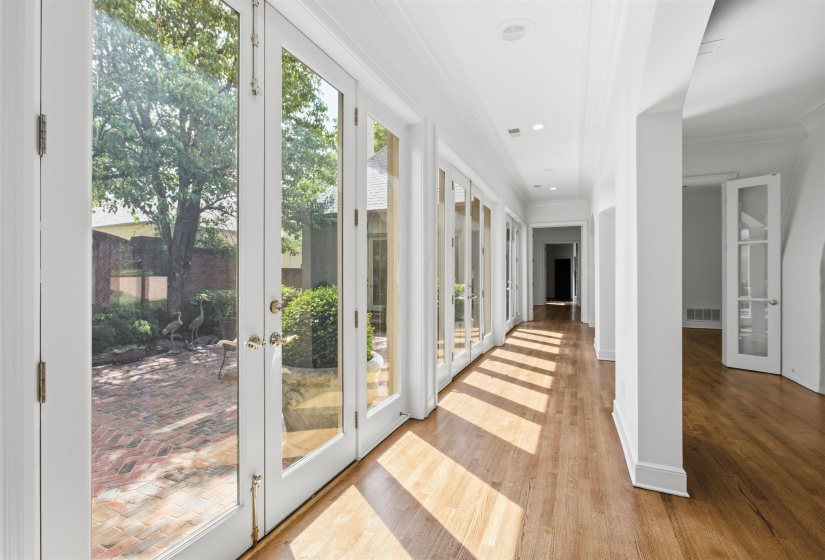 6303 MASSEY OAKS CV, Memphis, Tennessee 38120, 5 Bedrooms Bedrooms, 10 Rooms Rooms,3.2 BathroomsBathrooms,Residential,For Sale,MASSEY OAKS,10219792