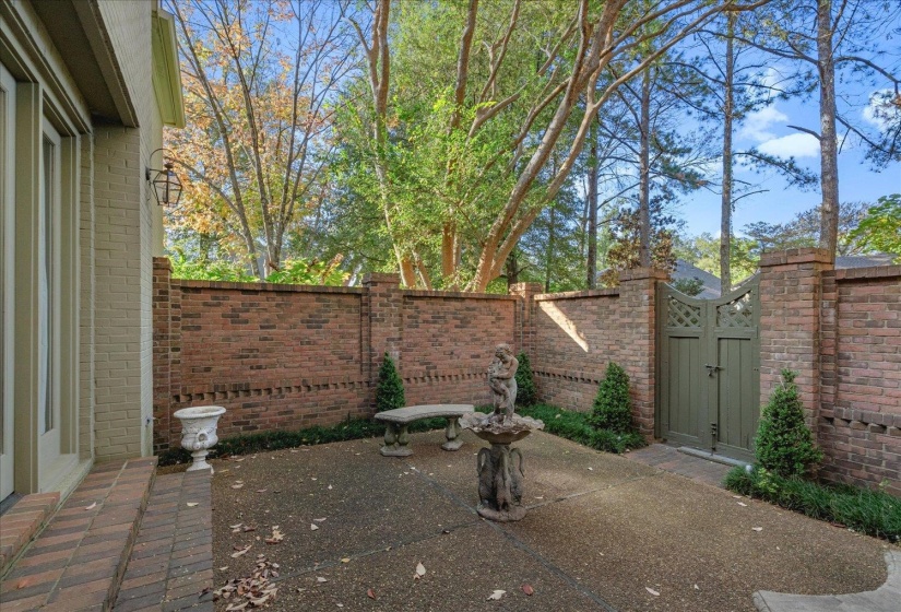 6303 MASSEY OAKS CV, Memphis, Tennessee 38120, 5 Bedrooms Bedrooms, 10 Rooms Rooms,3.2 BathroomsBathrooms,Residential,For Sale,MASSEY OAKS,10219792
