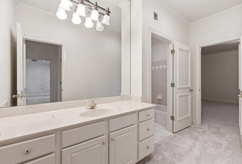 6303 MASSEY OAKS CV, Memphis, Tennessee 38120, 5 Bedrooms Bedrooms, 10 Rooms Rooms,3.2 BathroomsBathrooms,Residential,For Sale,MASSEY OAKS,10219792